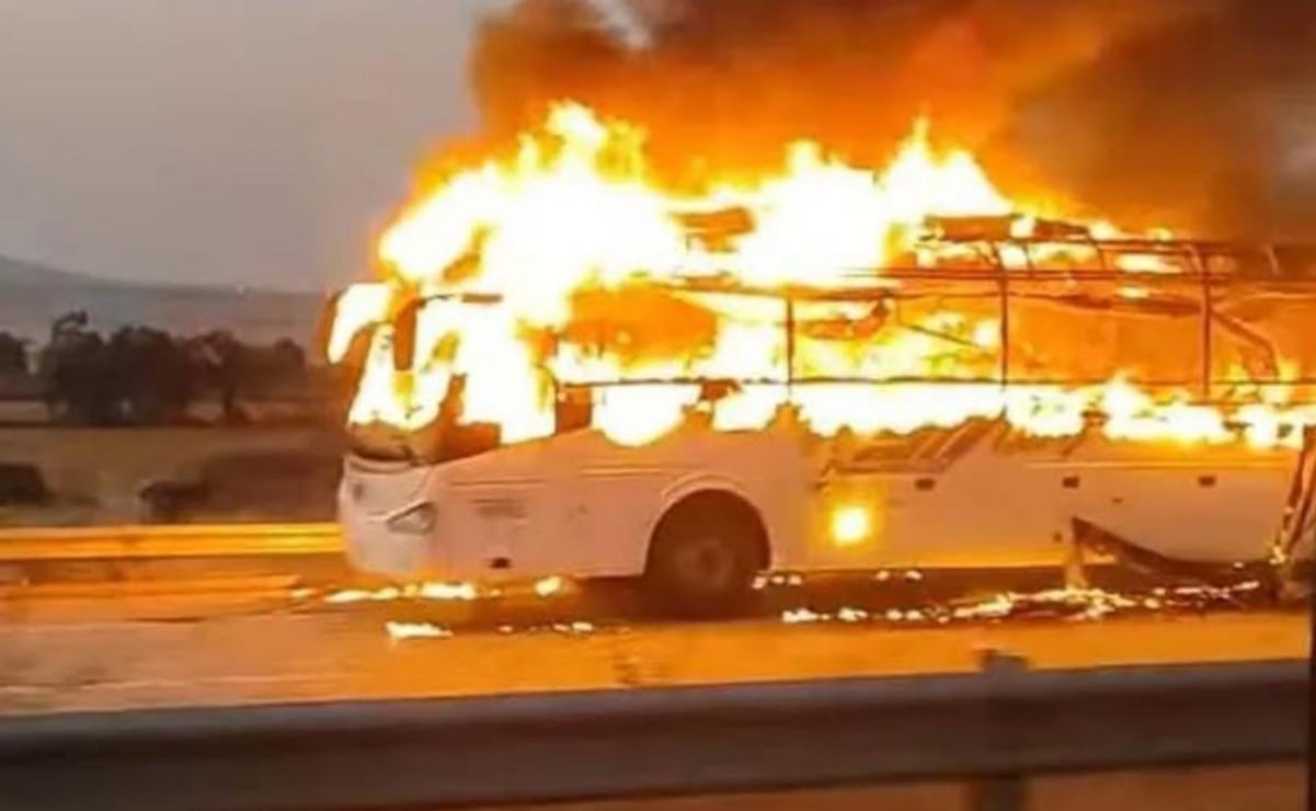 Incendio de autobús turístico sobre Arco Norte habría sido ocasionado por presunta falla mecánica, señalan reportes preliminares