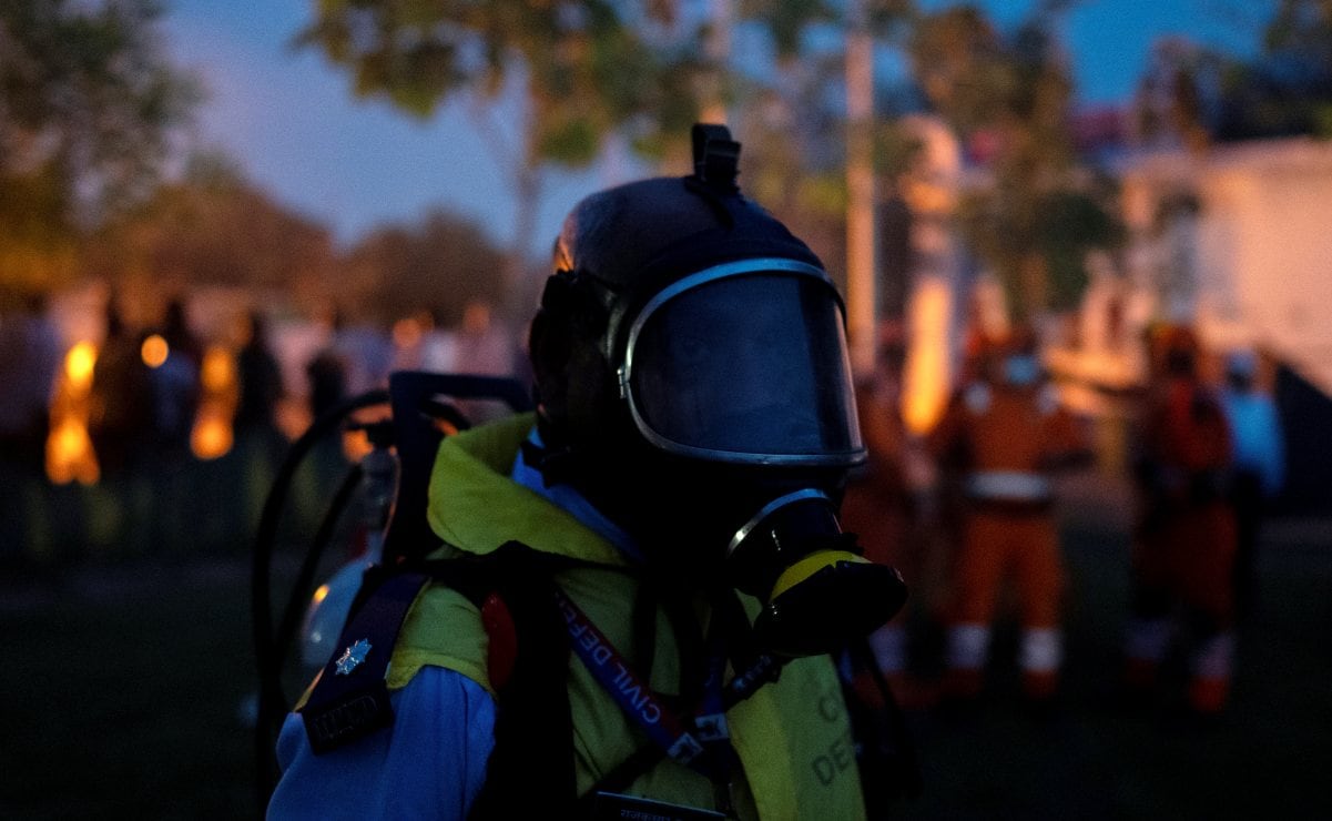 Hallan cuerpo calcinado en auto incendiado a un costado del Congreso de Sinaloa; Fiscalía inicia los trabajos forenses para identificarlo