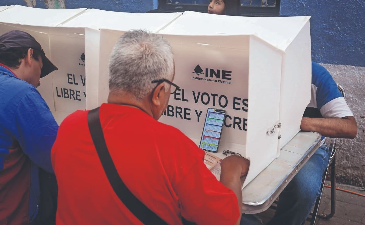 Zoé Robledo: avanza desinfección de hospital del IMSS en La Paz, Edomex; fuertes lluvias inundaron el lugar
