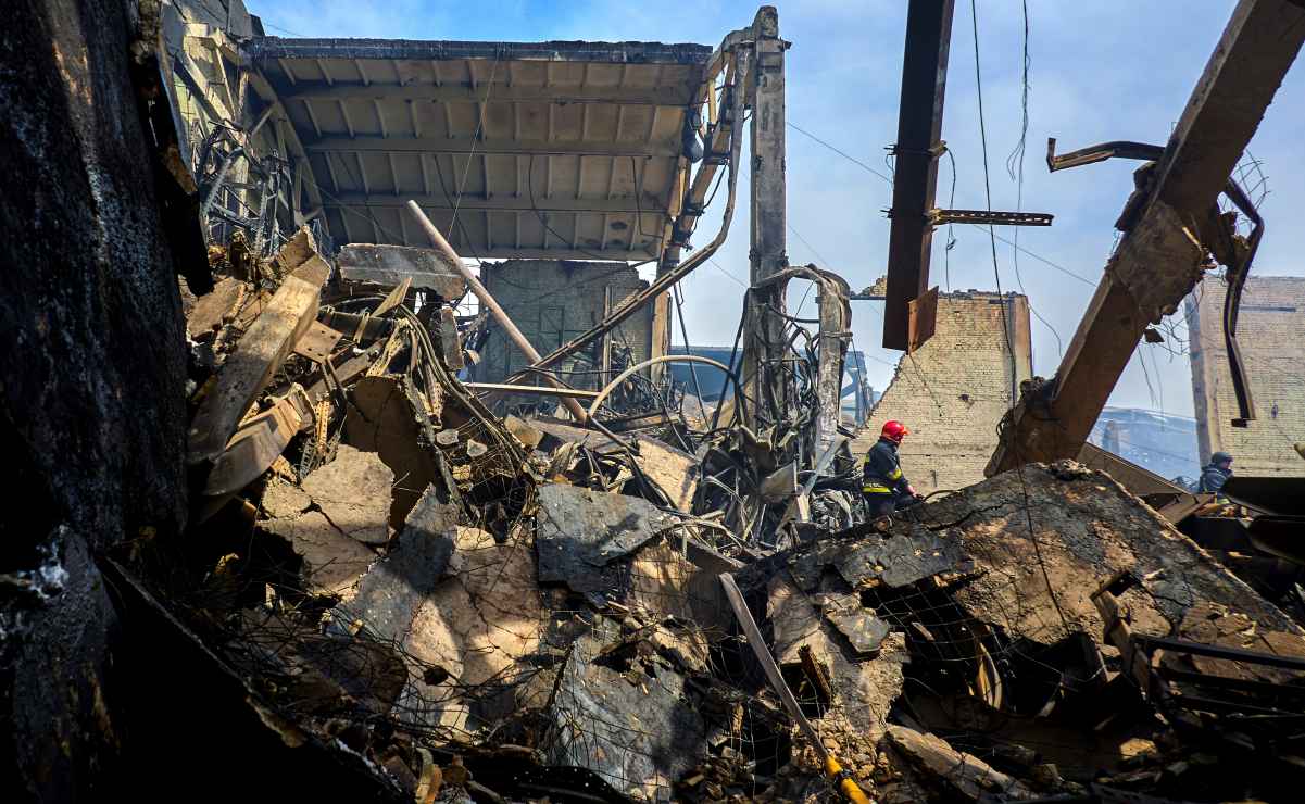 “No dormí, estuve sacando el agua y lodo”; vecinos de Iztapalapa afectados por fuertes lluvias