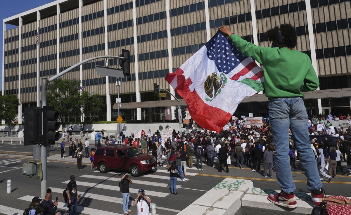 Estos son los videos de la redada contra migrantes en Los Ángeles, California; manifestantes resisten con bloqueos 