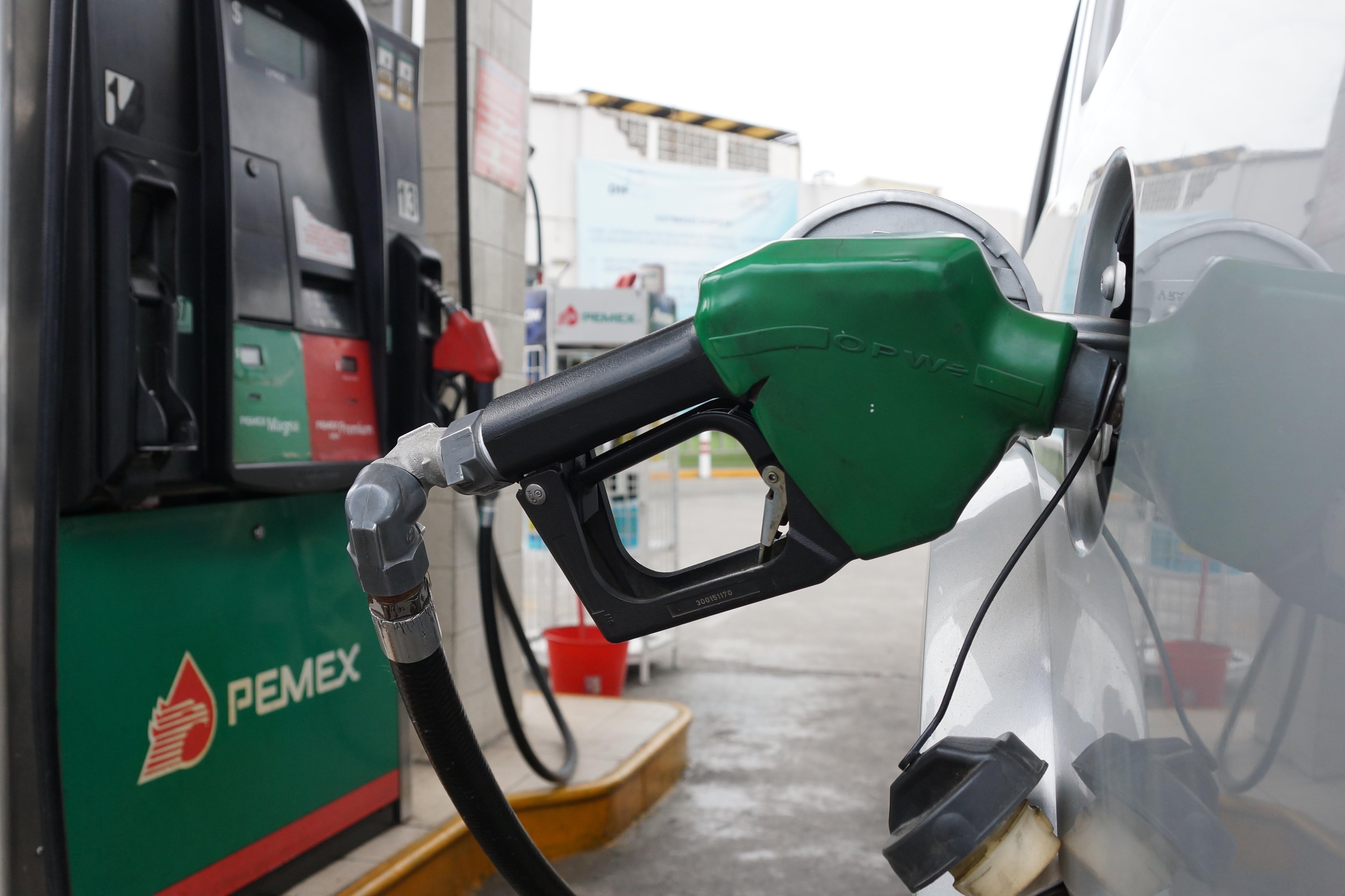 Cierran carretera Tula-Tlahuelilpan, en Hidalgo, por fuga de combustible de autotanque; automovilistas buscan rutas alternas