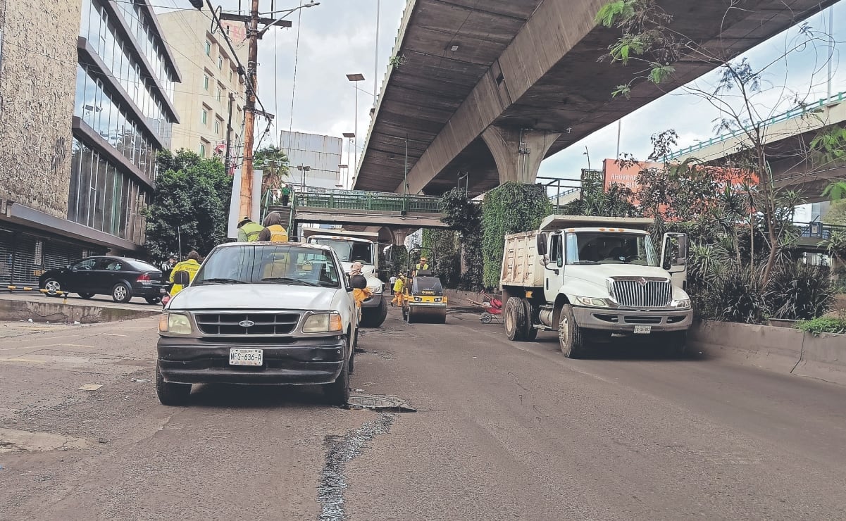 VIDEO Integrantes de colectivo LGBT+ se manifiestan frente a Conapred, en colonia Juárez; realizan pintas y destrozan cristales
