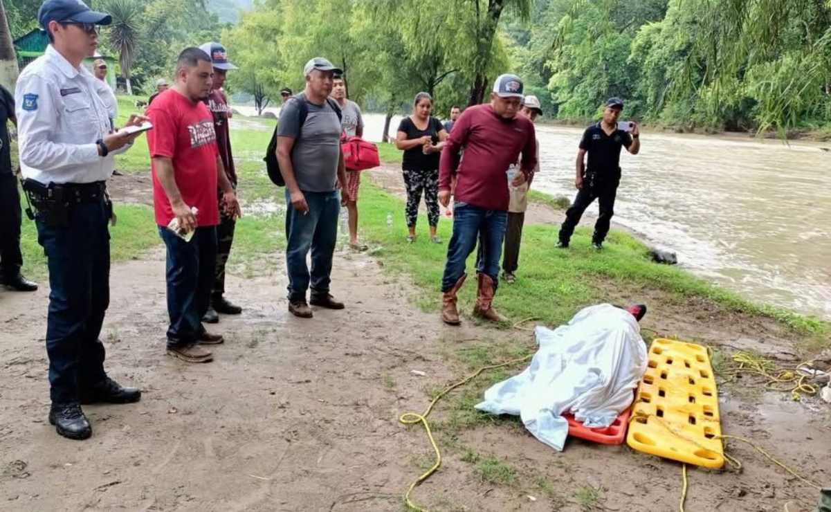 Entre vallas metálicas, turistas disfrutan Bellas Artes; visitantes lamentan no poder apreciar el ícono cultural