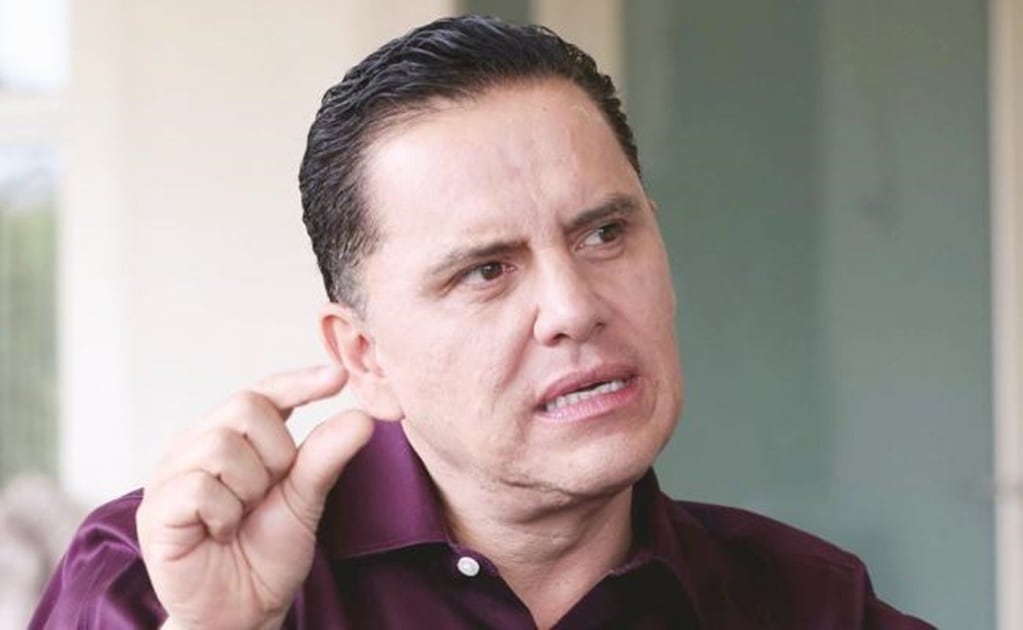 Christian Nodal se baja del escenario y se acerca al público en pleno concierto: así fue la reacción  