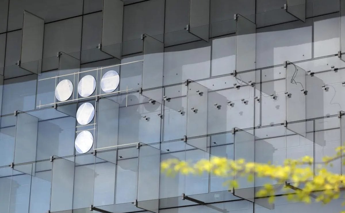 Con sombreros “ensangrentados” y veladoras, diputados del PAN y PRI recuerdan a Carlos Manzo; guardan minuto de silencio