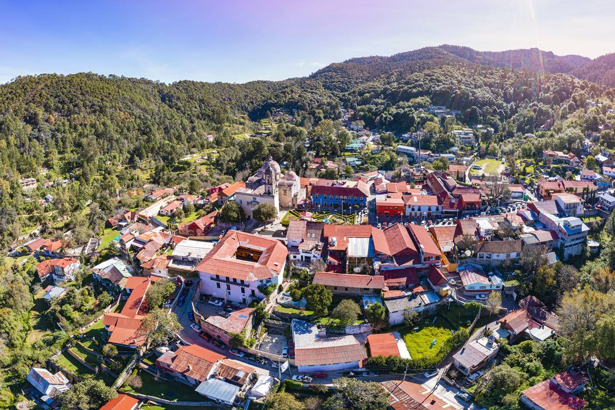 Juan Gabriel llena el Zócalo al ritmo del Noa noa; capitalinos disfrutan proyección con alma de concierto