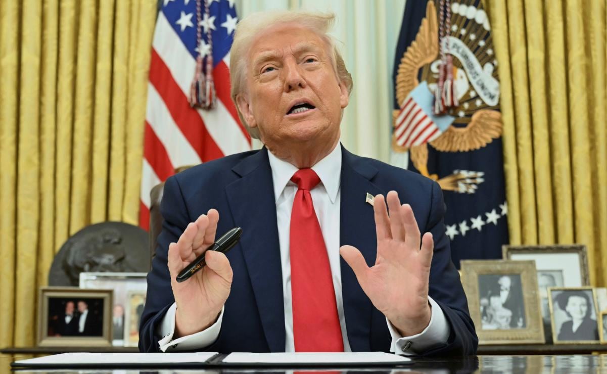 Trump firma orden ejecutiva que pone fin al subsidio a los medios públicos NPR y PBS; alega que difunden 