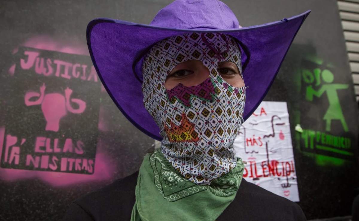 Hechicero, el esteta que es comentarista de televisión; da voz a las hazañas de la lucha libre 