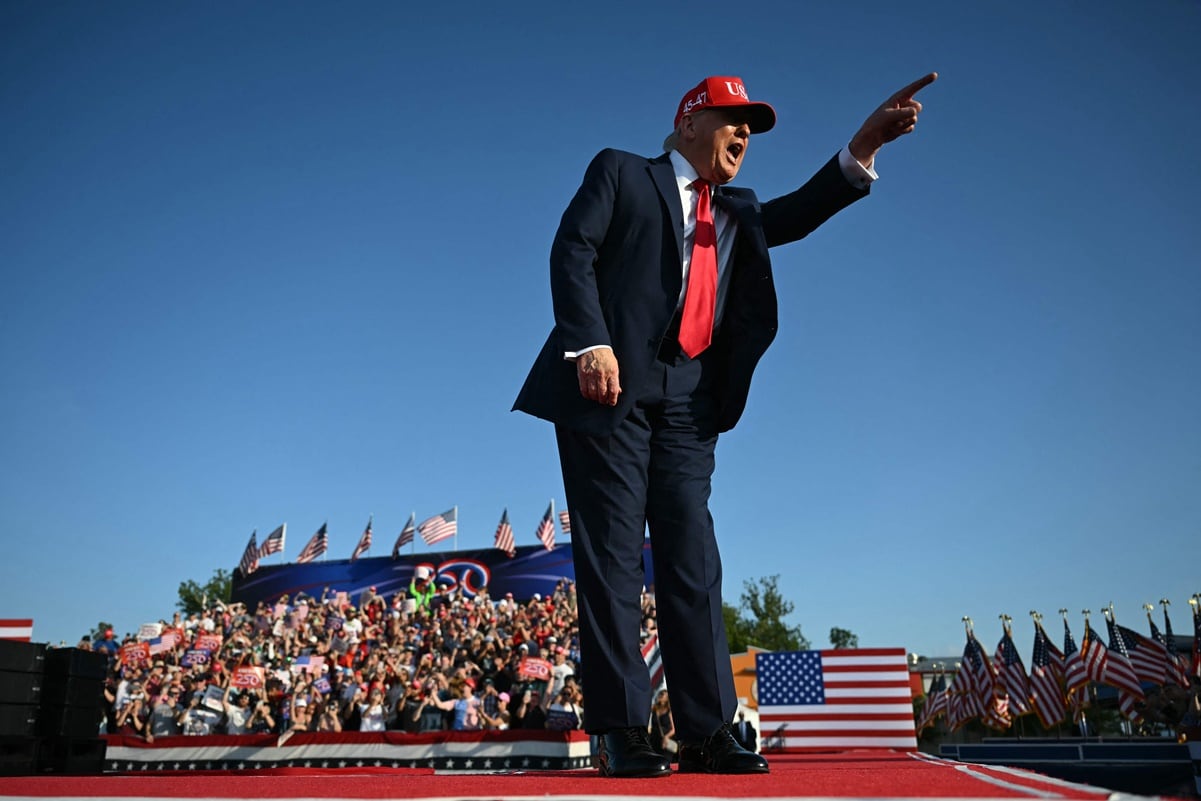 Trump firma 