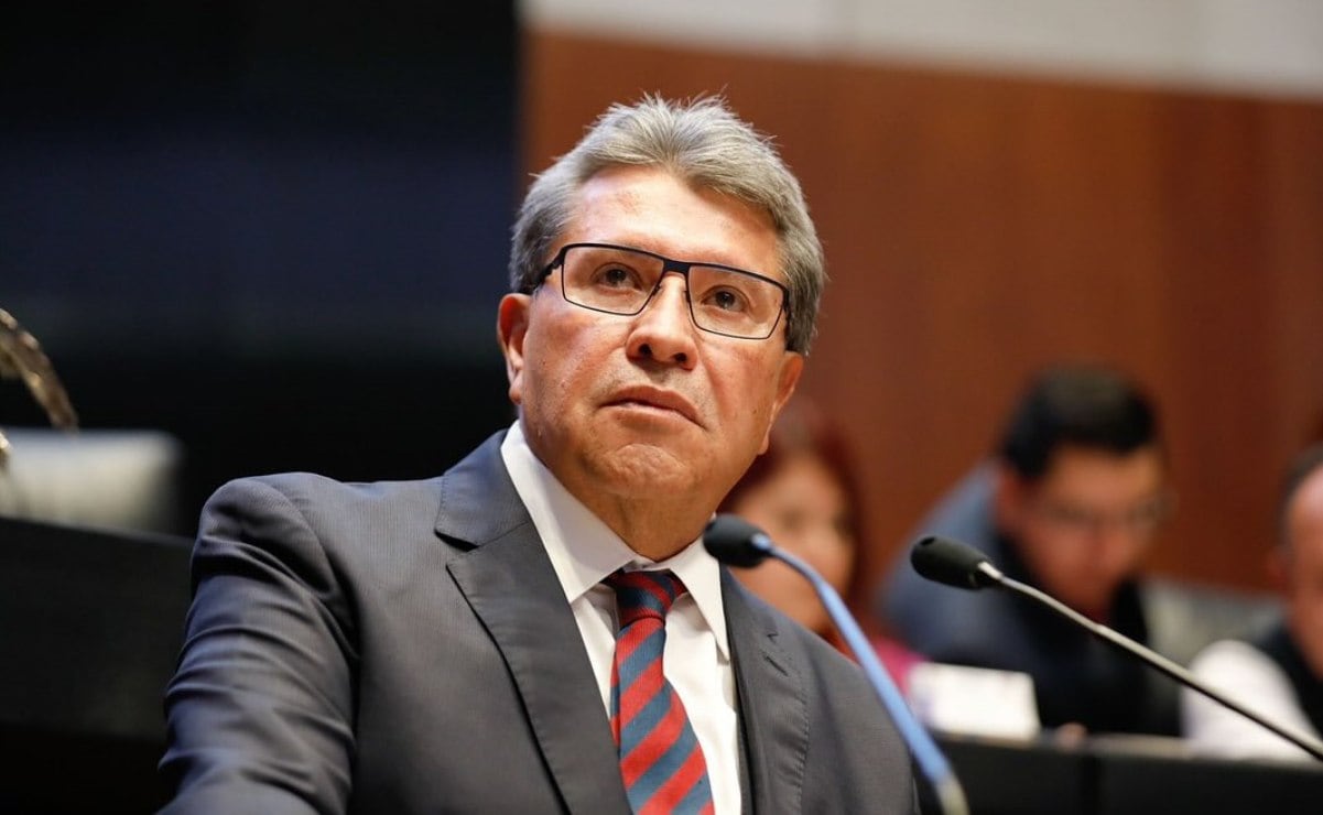 Monreal defiende a Ebrard tras ser captado en primera clase; deberíamos dejar de satanizar estas cosas que son normales, dice
