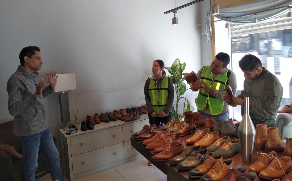 Pipa de agua provoca choque múltiple en la GAM; deja un herido, daños a cuatro autos y a un camión de transporte público