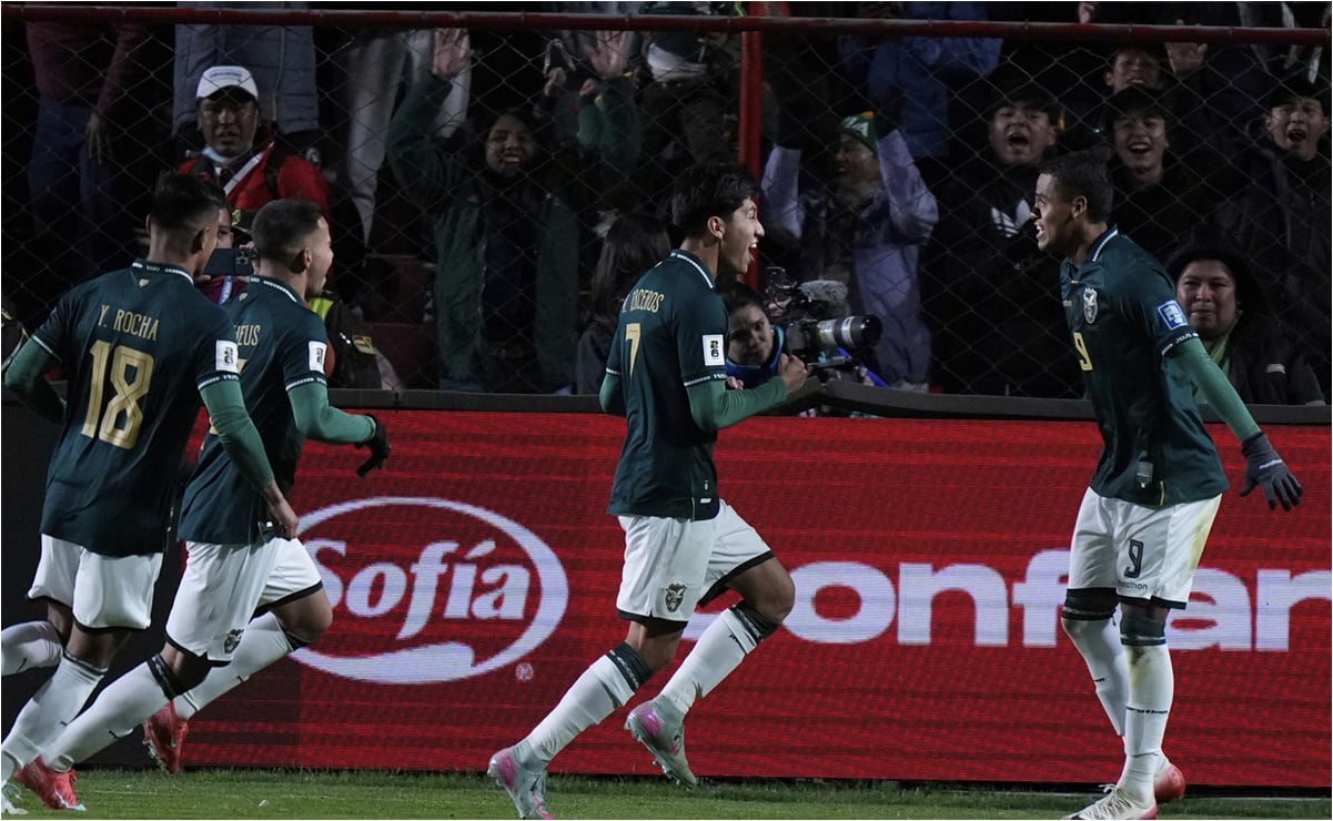 Clásico Nacional: ¿Quién para titular ante América?; “Hormigol” o “Chicharito”