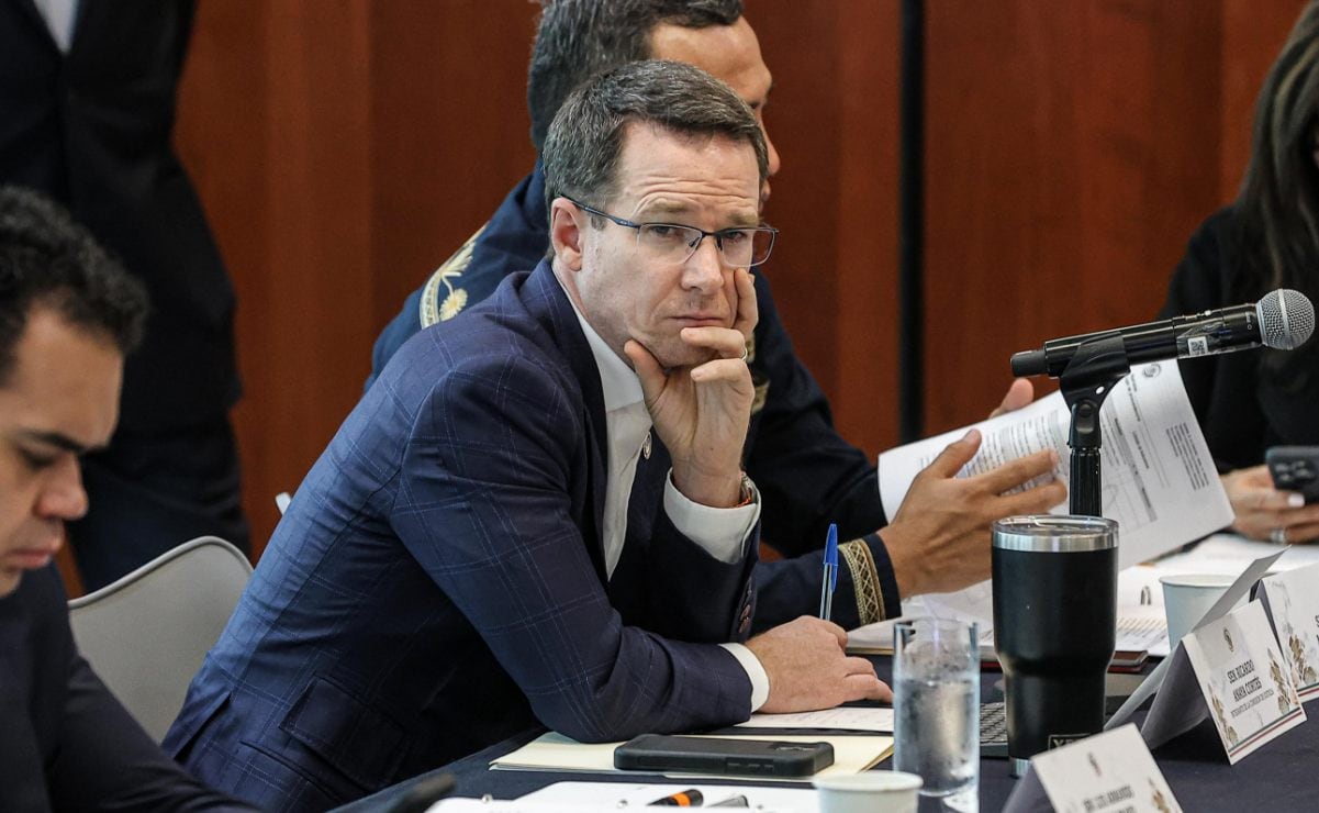 Sheinbaum rechaza que sustitución de comandante militar fuera por revelar orden de aprehensión contra Hernán Bermúdez