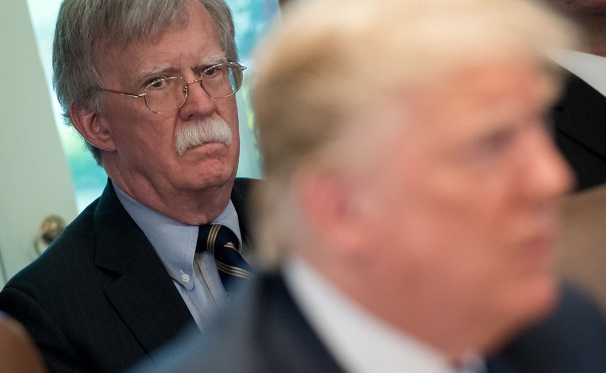Acusan a exasesor de seguridad nacional de Trump de almacenar y transmitir información clasificada