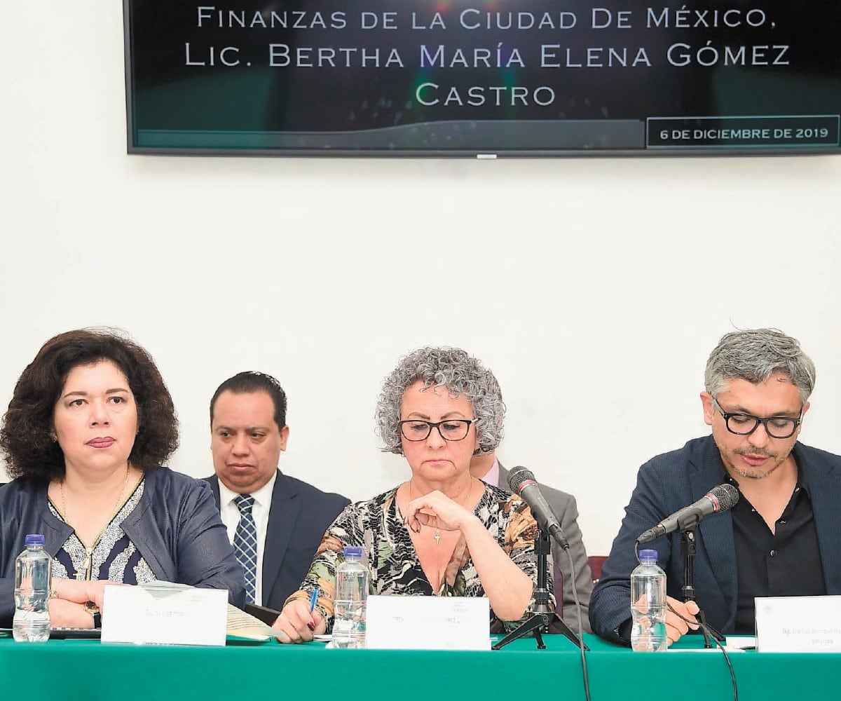 Juanpa Zurita regala pan de muerto… “de la CDMX” a Guillermo del Toro
