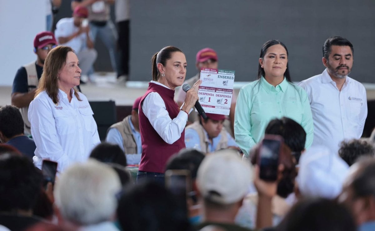 Alfredo Olivas genera preocupación tras recibir extraño regalo y parar concierto en Palenque de Pachuca