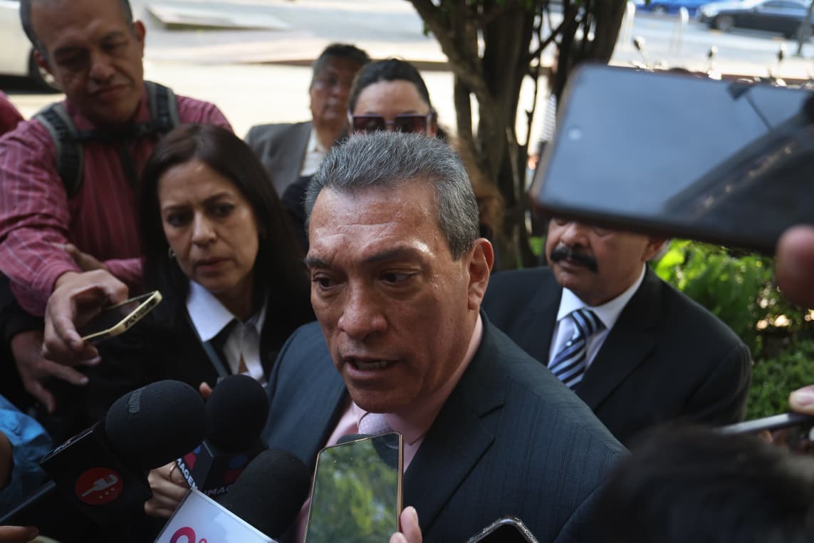 Reportan envío de otro buque lanzamisiles al Caribe; Trump niega inminentes ataque a Venezuela