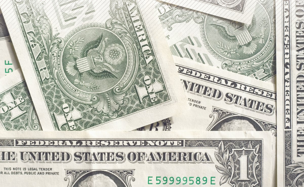Peso pierde en la semana frente al dólar; petróleo repunta debido a la guerra entre Irán e Israel