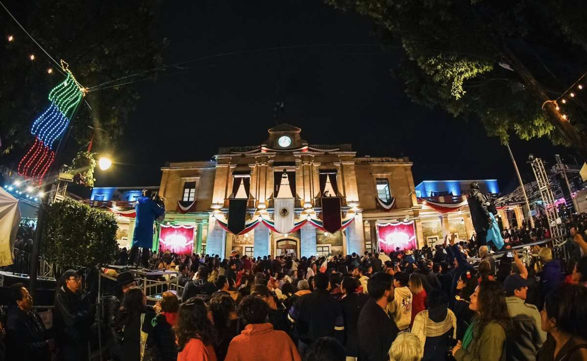 Sheinbaum da histórico primer Grito de Independencia con un Zócalo colmado de asistentes