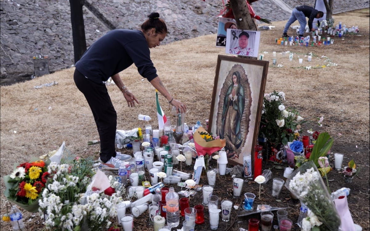 Vecinos y ciudadanos mantienen vivo el memorial a una semana de la tragedia en Iztapalapa