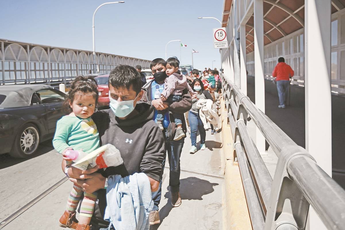 FOTOS: Se multiplican memoriales en Puente de la Concordia; acuden a honrar a víctimas