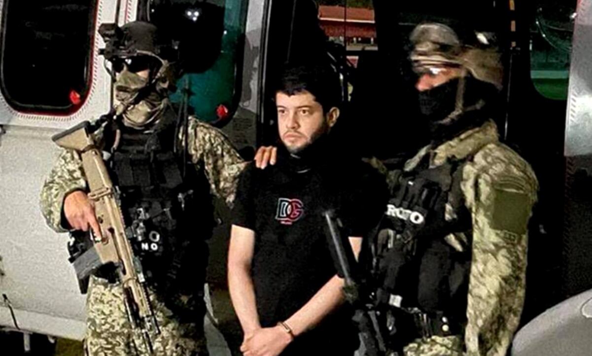 Usuarios critican a Julión Álvarez por cantar con Ángela Aguilar y Nodal en Jalisco