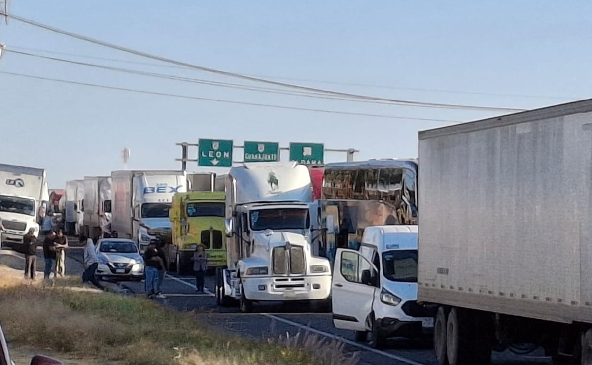 Arrojan explosivos artesanales dañando un negocio de cerveza y dejando dos heridos en Mazatlán