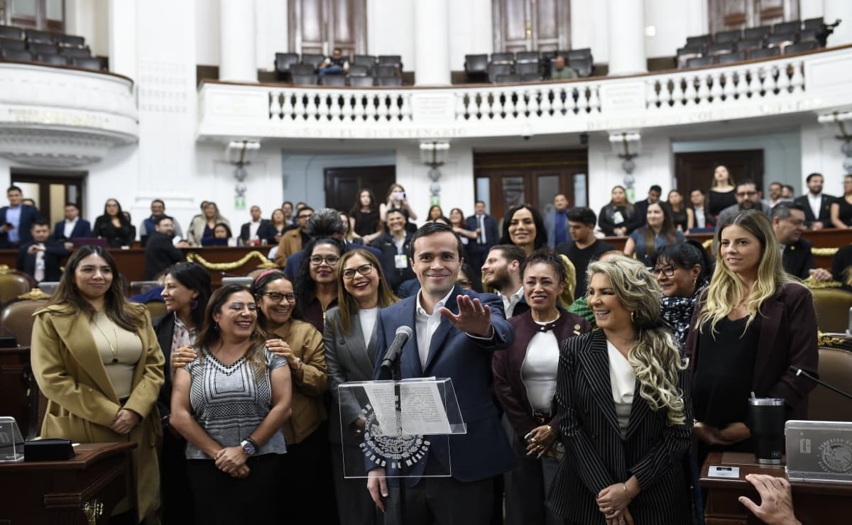 FOTOS: Desfilan adelitas, rieleras y revolucionarios por el 115 aniversario de la Revolución Mexicana