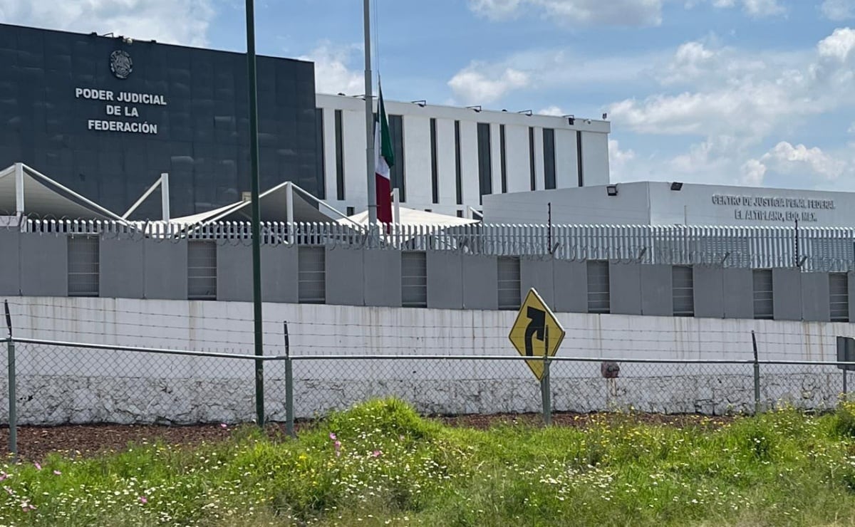 Vuelca pipa que transportaba amoniaco en la autopista México-Pachuca; no se reportan heridos