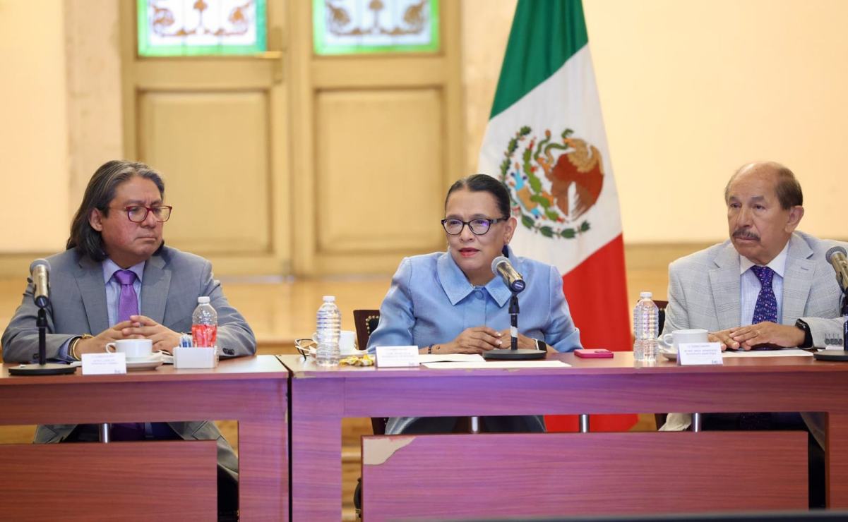 Hombre escala puente vehicular en inmediaciones del AICM; amenazaba con arrojarse al vacío