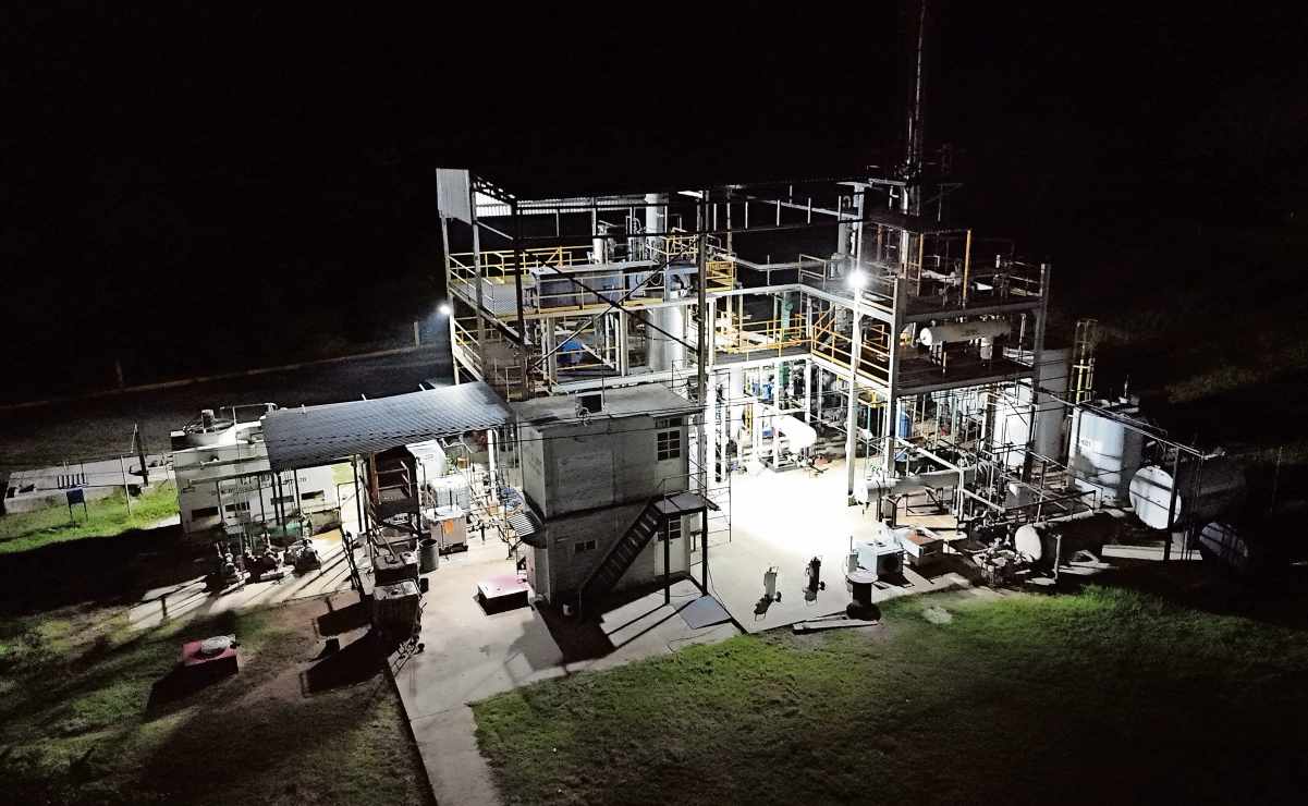Retrocede producción de empresas constructoras en abril; Petróleo y Petroquímica registran caída de 13.4%