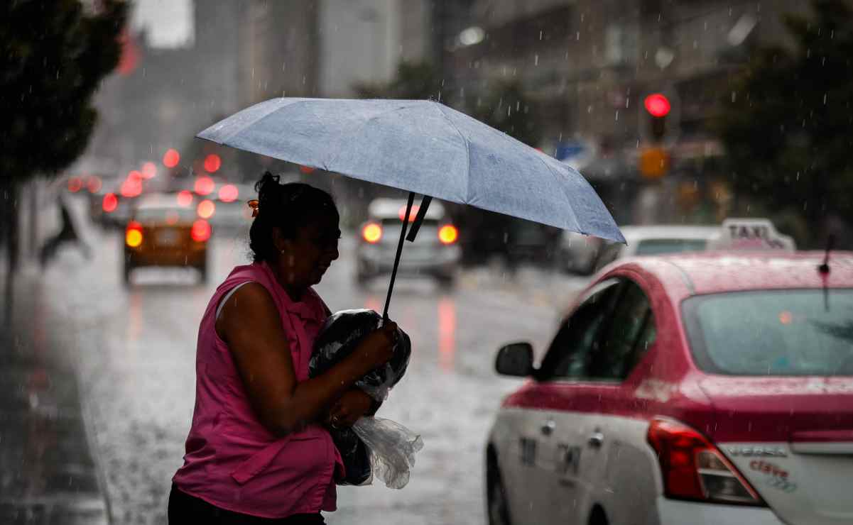 Lluvia provoca inundaciones en Zona Metropolitana de Guadalajara; piden a población no salir de sus casas