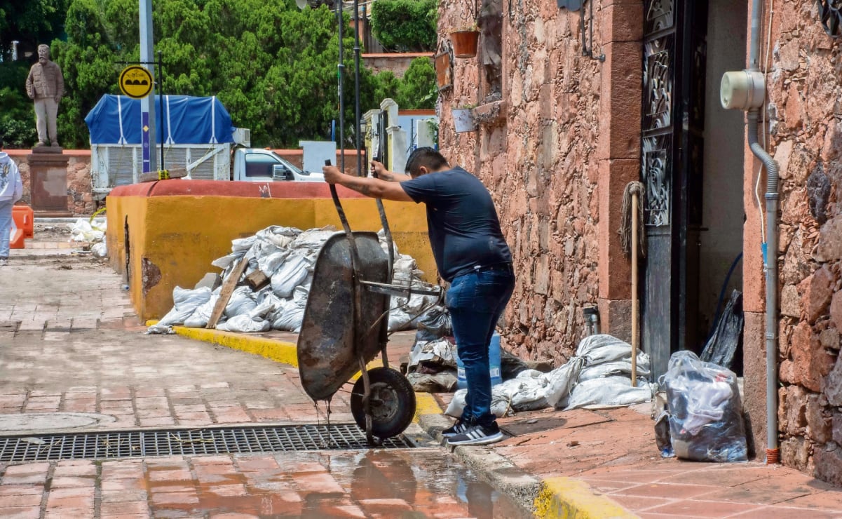 Aseguran más de tres mil litros de sustancias químicas en Sinaloa; serían utilizadas para procesar drogas sintéticas