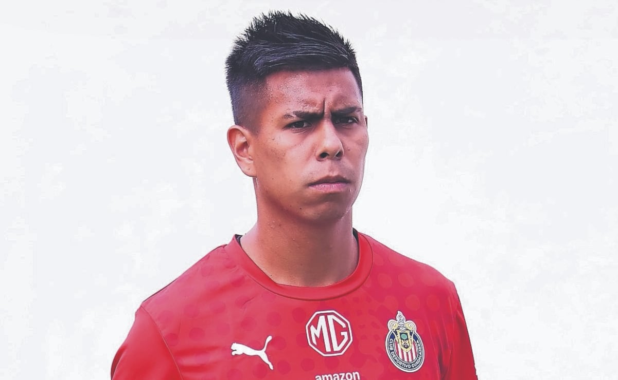 Chivas organiza firma de autógrafos previo al Clásico Nacional; jugadores rojiblancos acuden al Guadalajara Open 