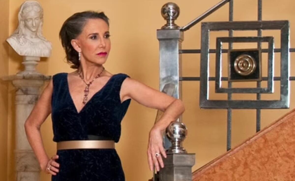 Peso Pluma y Kenia Os presumen su amor en la Semana de la Moda de Nueva York: besos, abrazos y glamour 