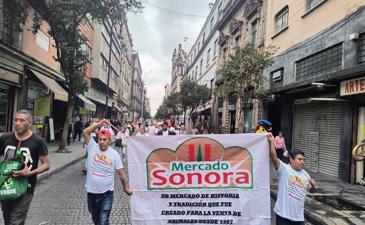Yulay documenta zona de desastre en Poza Rica tras desbordamiento del Río Cazones