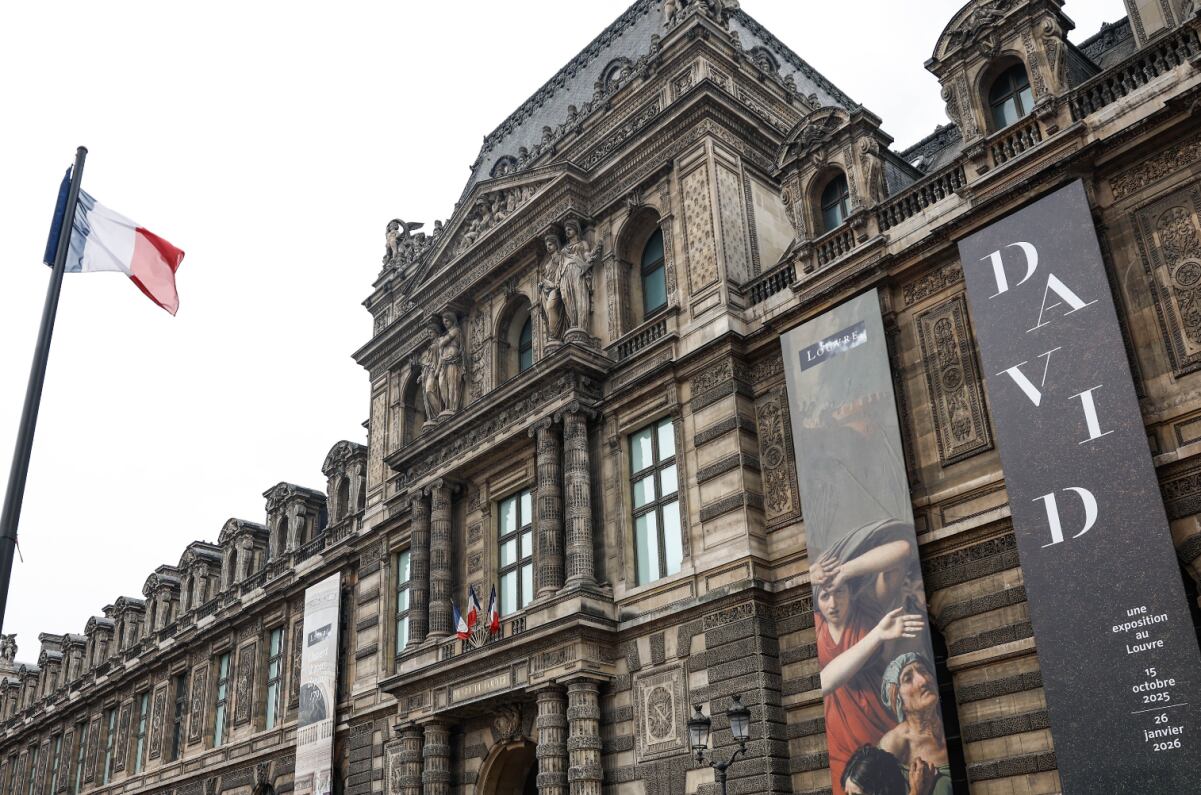 Robo en el Louvre provoca el cierre del museo durante todo el día 