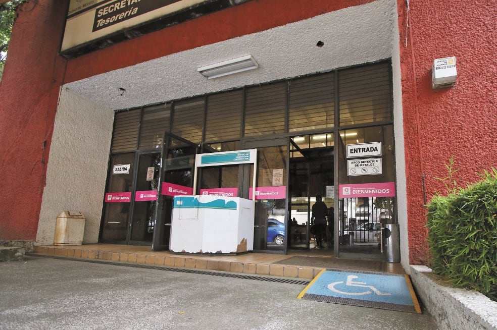 Niegan combustible al avión presidencial de Gustavo Petro en aeropuerto de Madrid por 