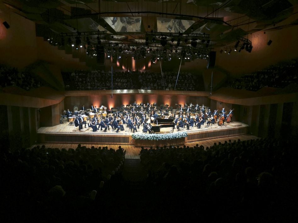 Famosos pasan tradición de Día de Muertos a nuevas generaciones