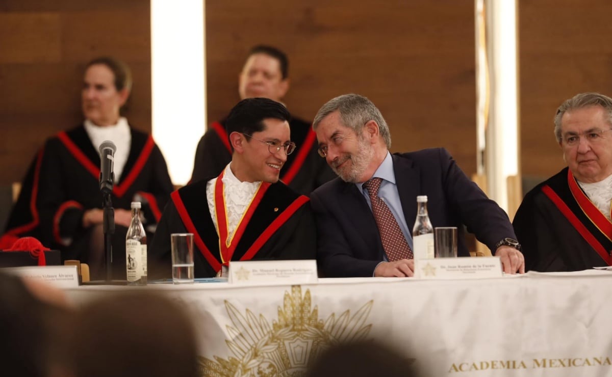 Otorgan Honoris Causa a Roberto Velasco, subsecretario para América del Norte; Canciller De la Fuente lo respalda