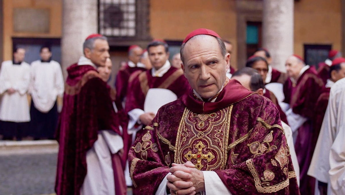 Papa Francisco sigue estable y continúa su mejoría gradualmente; aún requiere terapia en el hospital, reportan