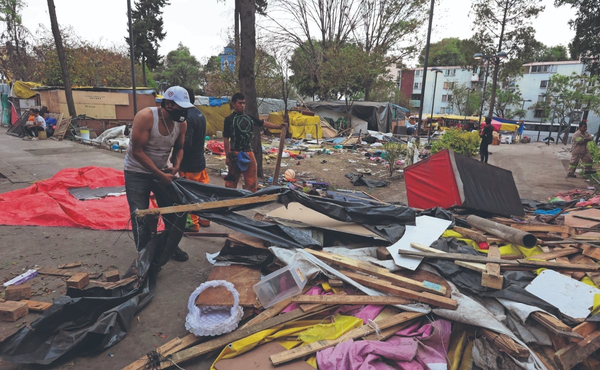 VIDEO Comienza retiro de campamento migrante en alcaldía Venustiano Carranza; afectados aseguran que no les dieron explicaciones