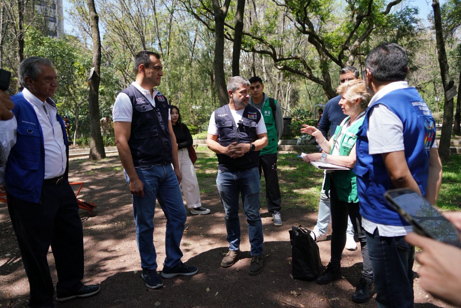 Activistas exigen respuesta a autoridades de Los Ángeles tras redadas migratorias; 