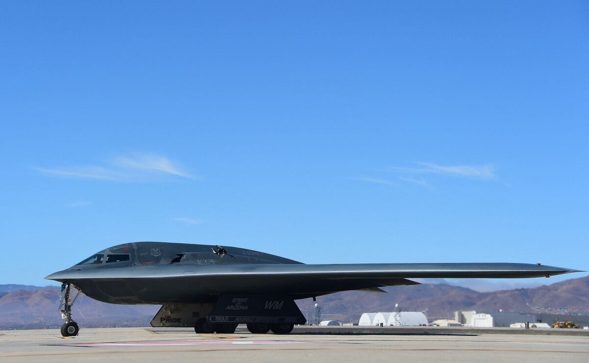 Bombarderos B-2 de EU se dirigen al Pacífico, reportan; Trump considera atacar Irán y se reunirá con su equipo de Seguridad Nacional