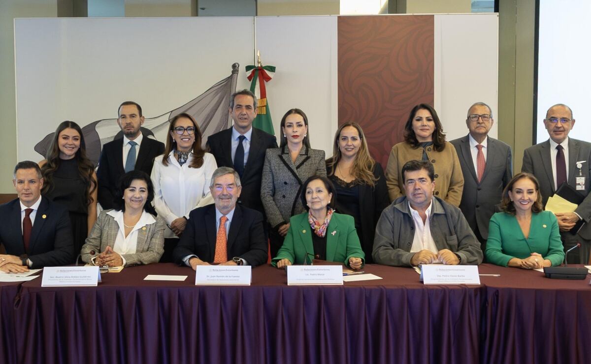 El Zócalo de la CDMX se convierte en sala de cine gratuita con “Ánimas y Sombras 2025”