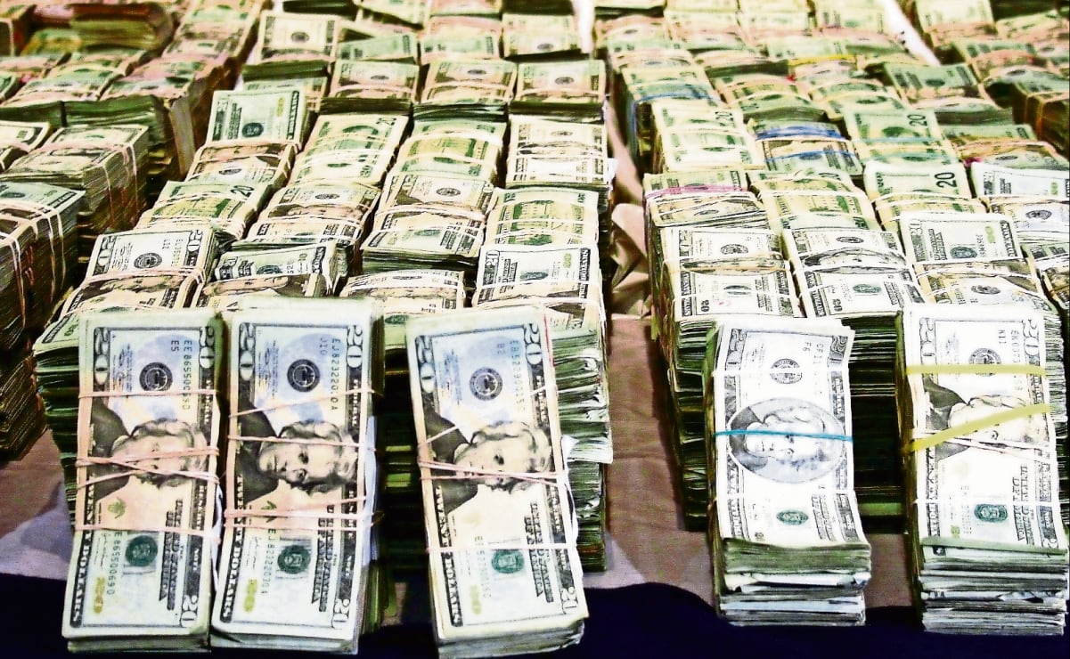 Imputan por varios delitos a sospechosos del robo de joyas del Louvre en París