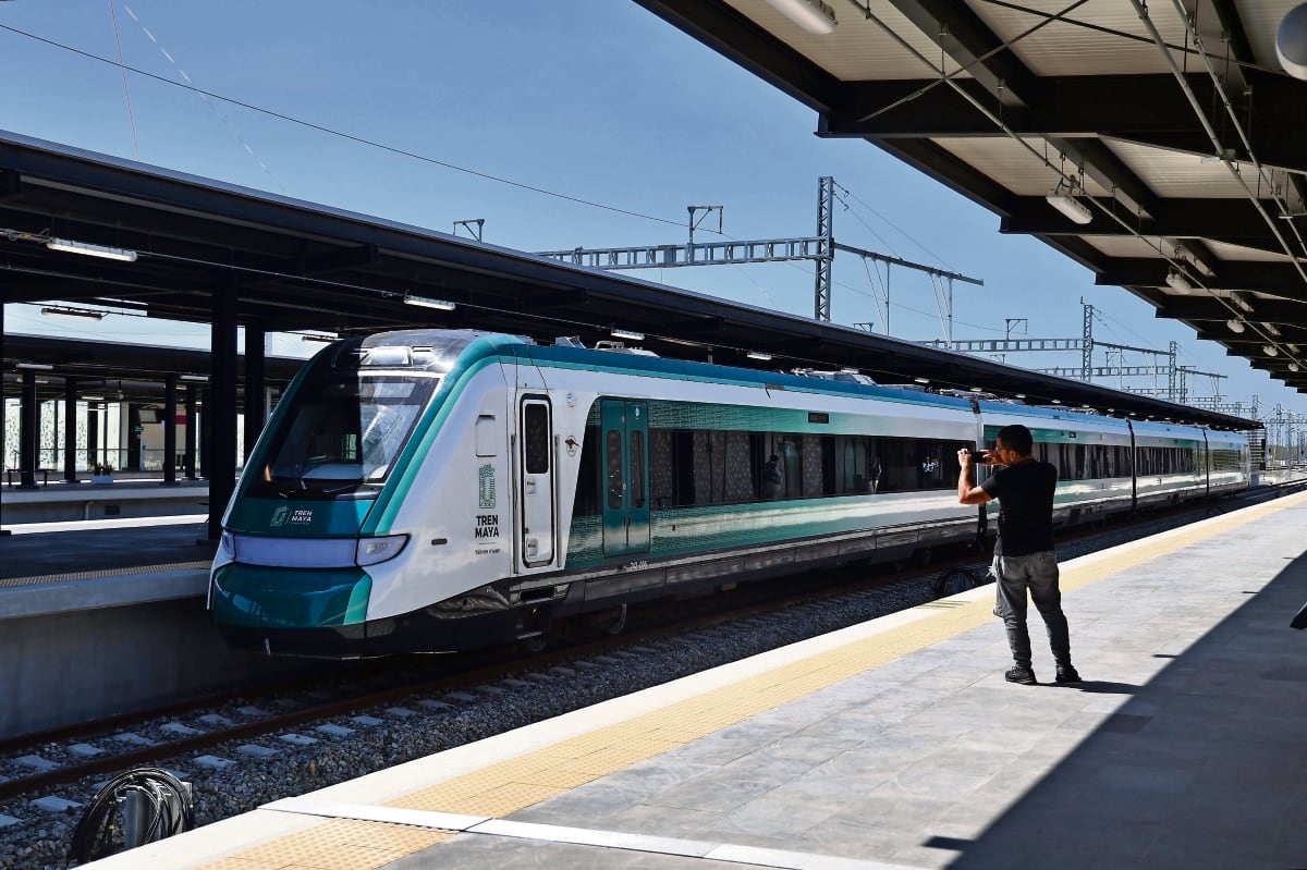 Una pistola de descargas eléctricas, un sospechoso y sangre: lo que se sabe del apuñalamiento masivo en tren de Reino Unido