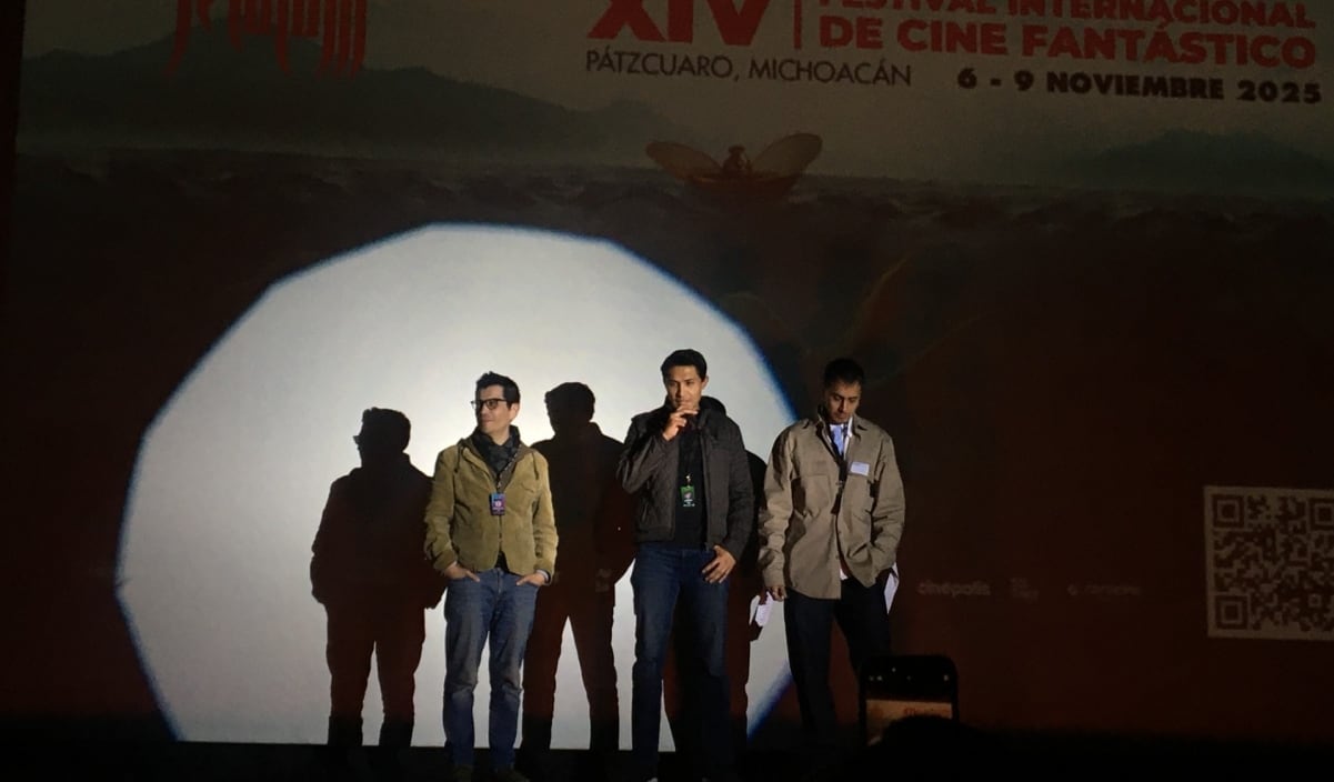 Bloquean carretera federal por demolición de viviendas