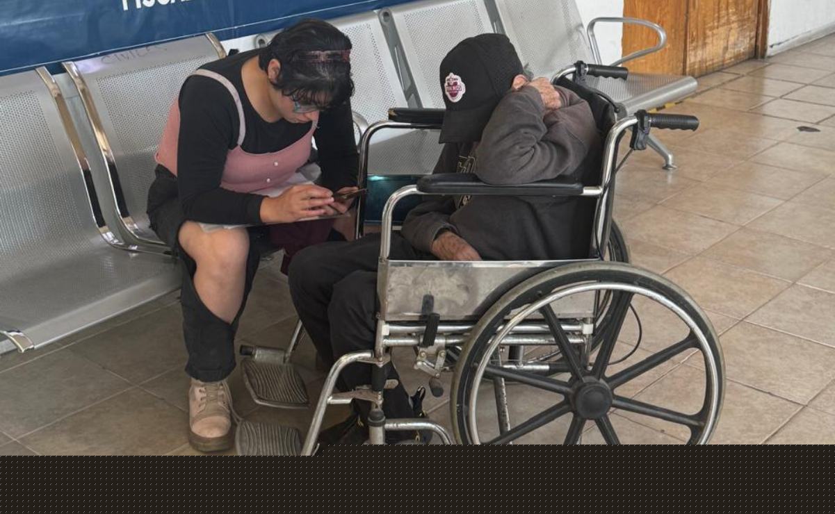 Ambulantes saturan los pasillos de la Alameda Central